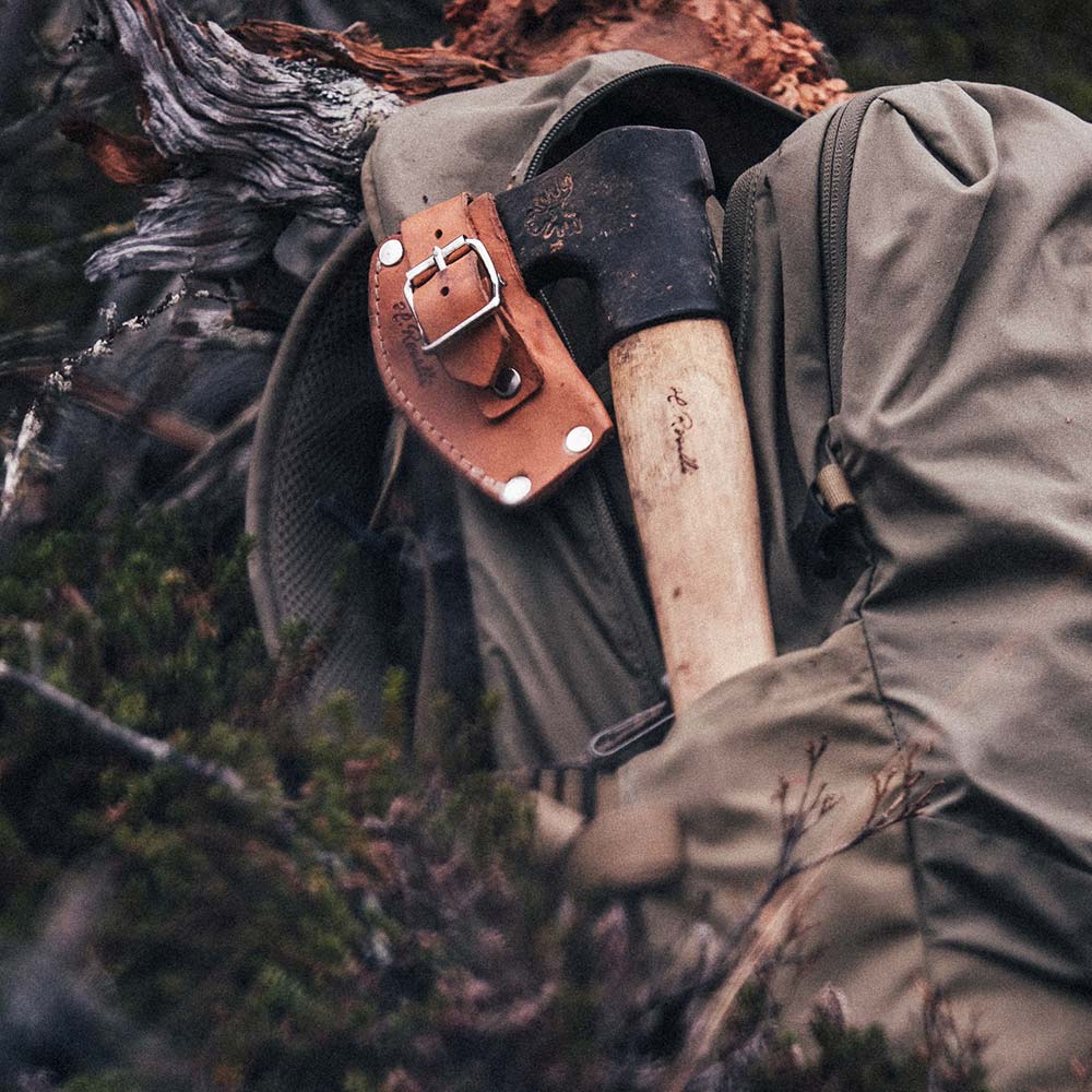 Finnish handmade outdoor axe from Roselli with a long handle, comes with a light vegetable leather axe case 